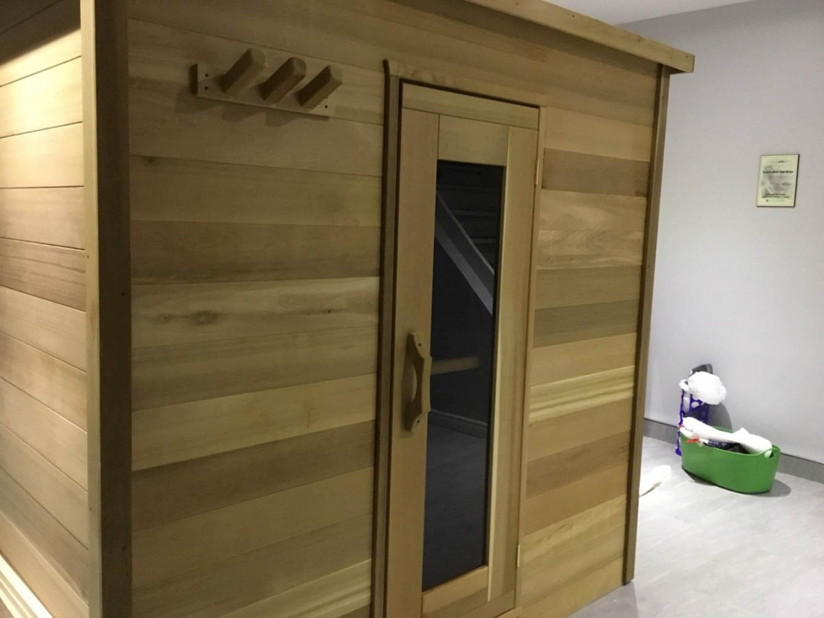 Indoor cabin sauna