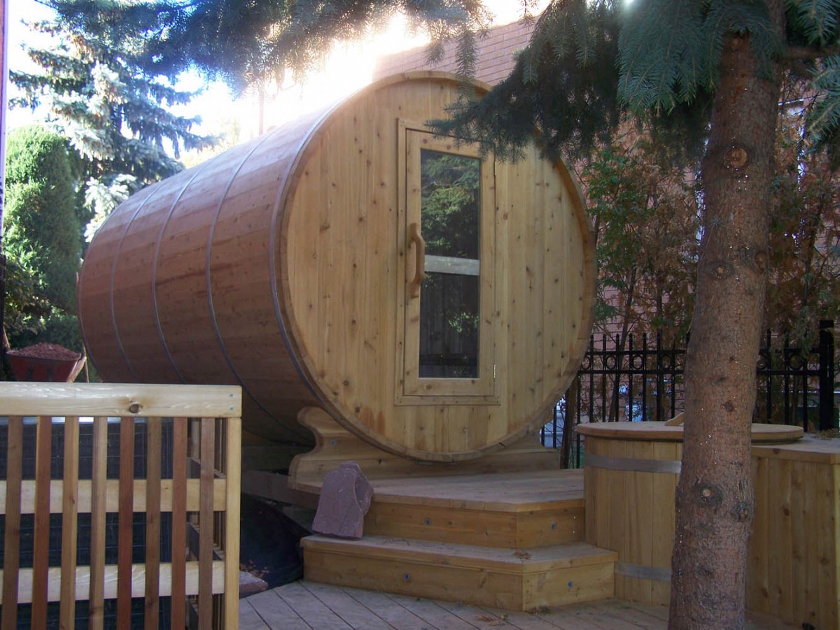 7x11 barrel sauna with changeroom