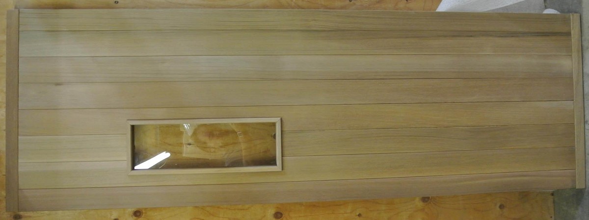 Indoor sauna door with small rectangle window