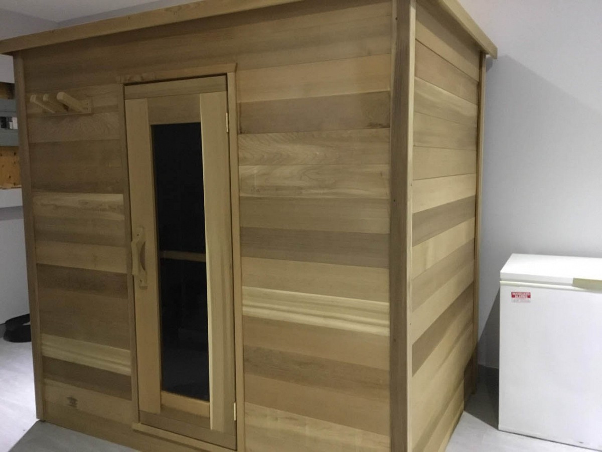 Indoor cabin sauna