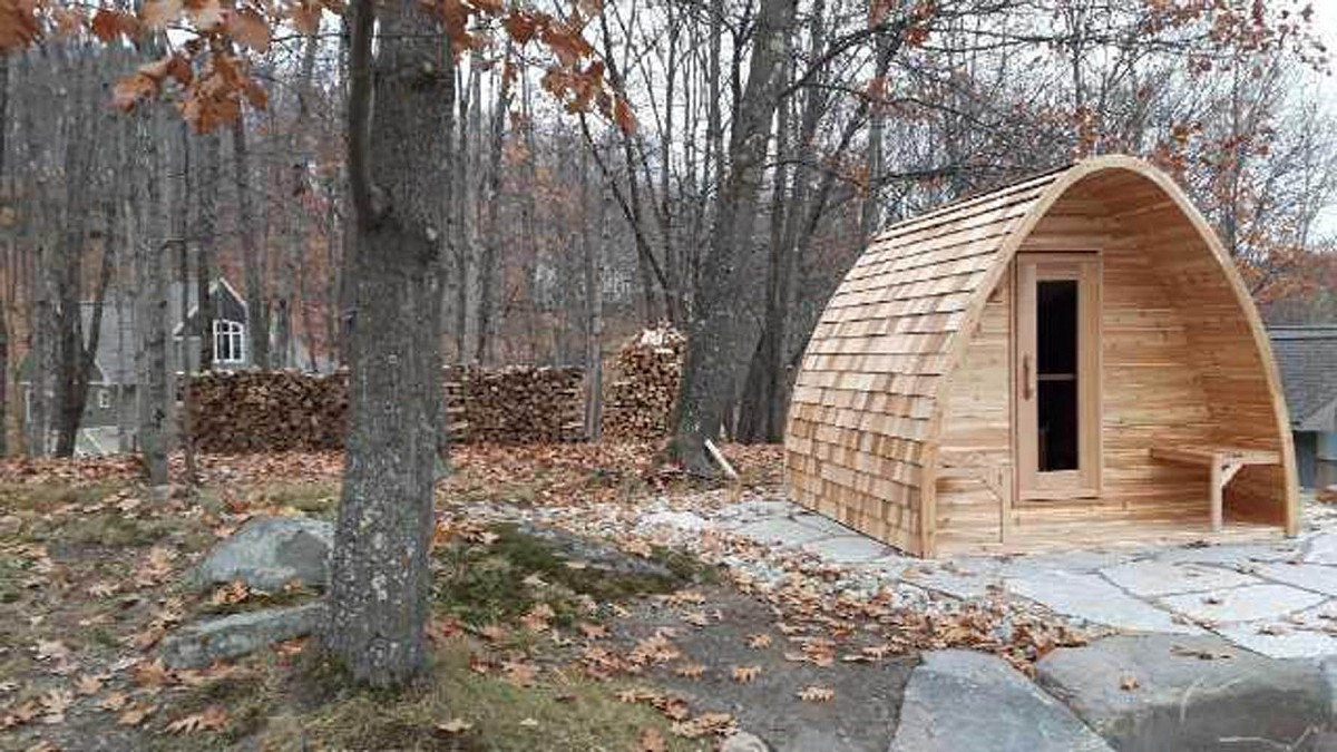 8x7 POD sauna with porch and cedar shingles