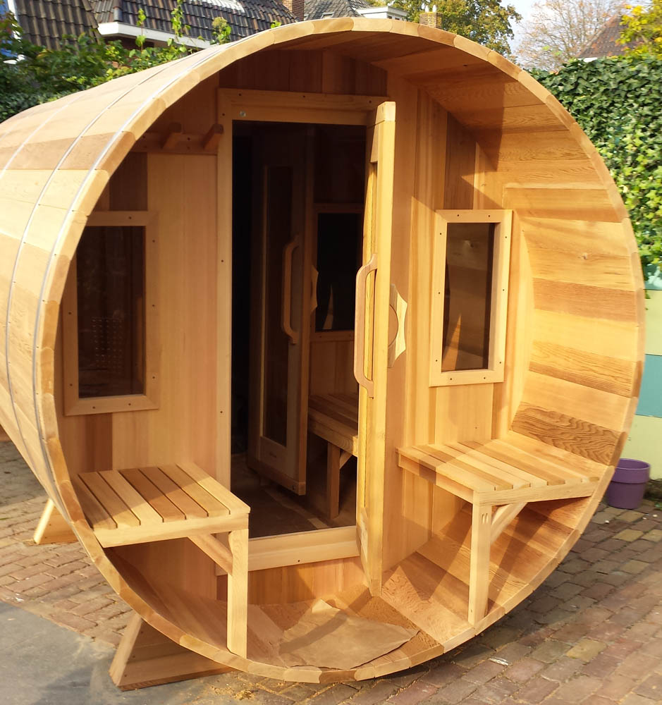Barrel sauna with porch add on