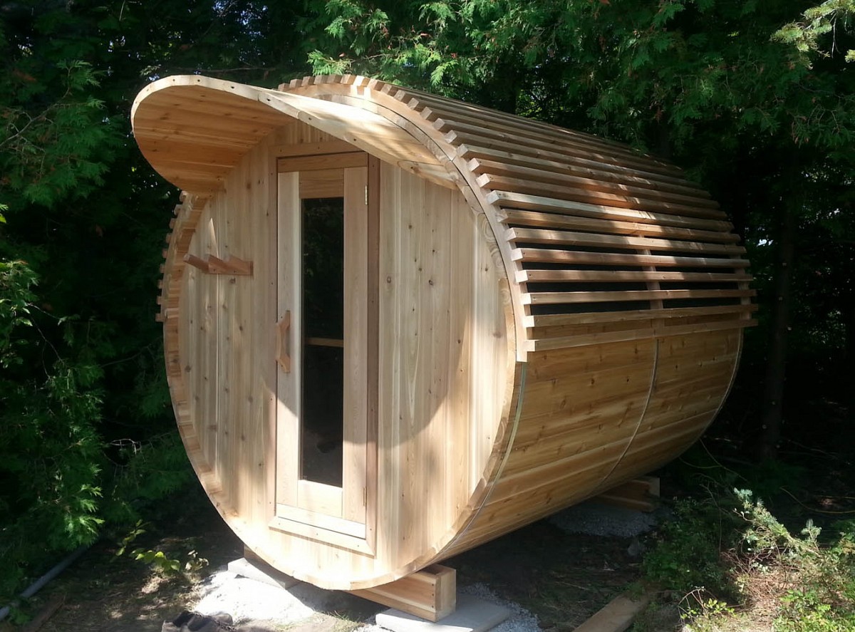 Knotty barrel sauna with cove &amp;amp; EPDM