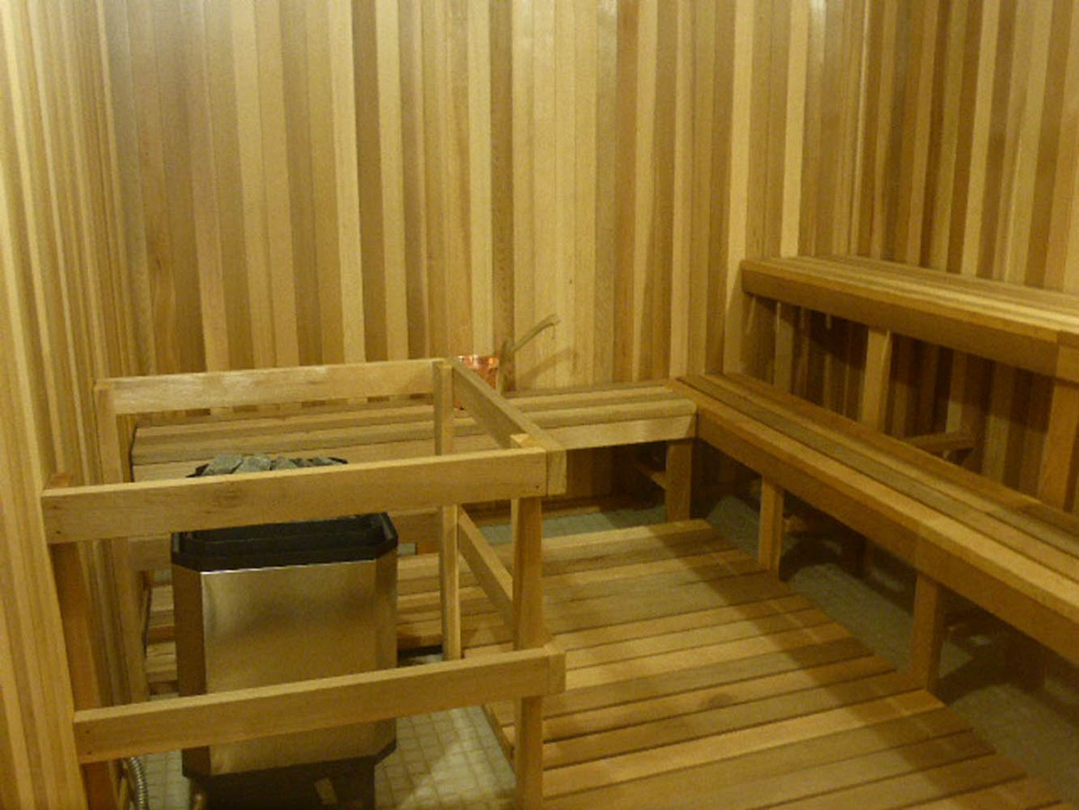 Custom Sauna (Vertically Lined)