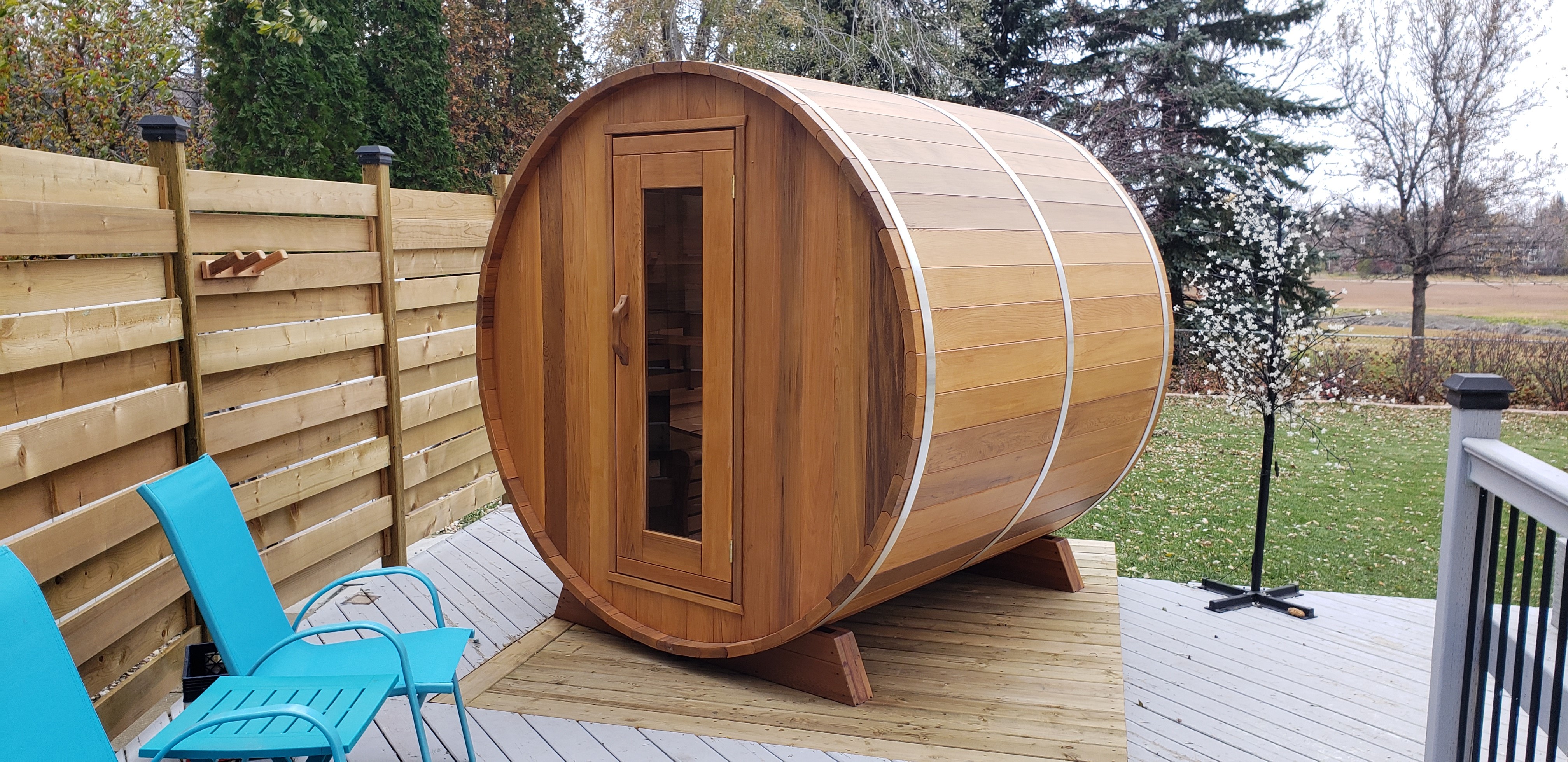 outdoor panoremic view barrel sauna
